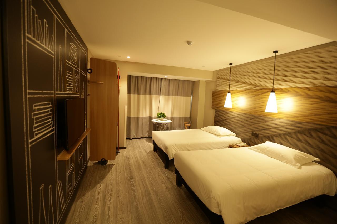 Hotel Ibis Chengdu West Jingcui Road Zewnętrze zdjęcie